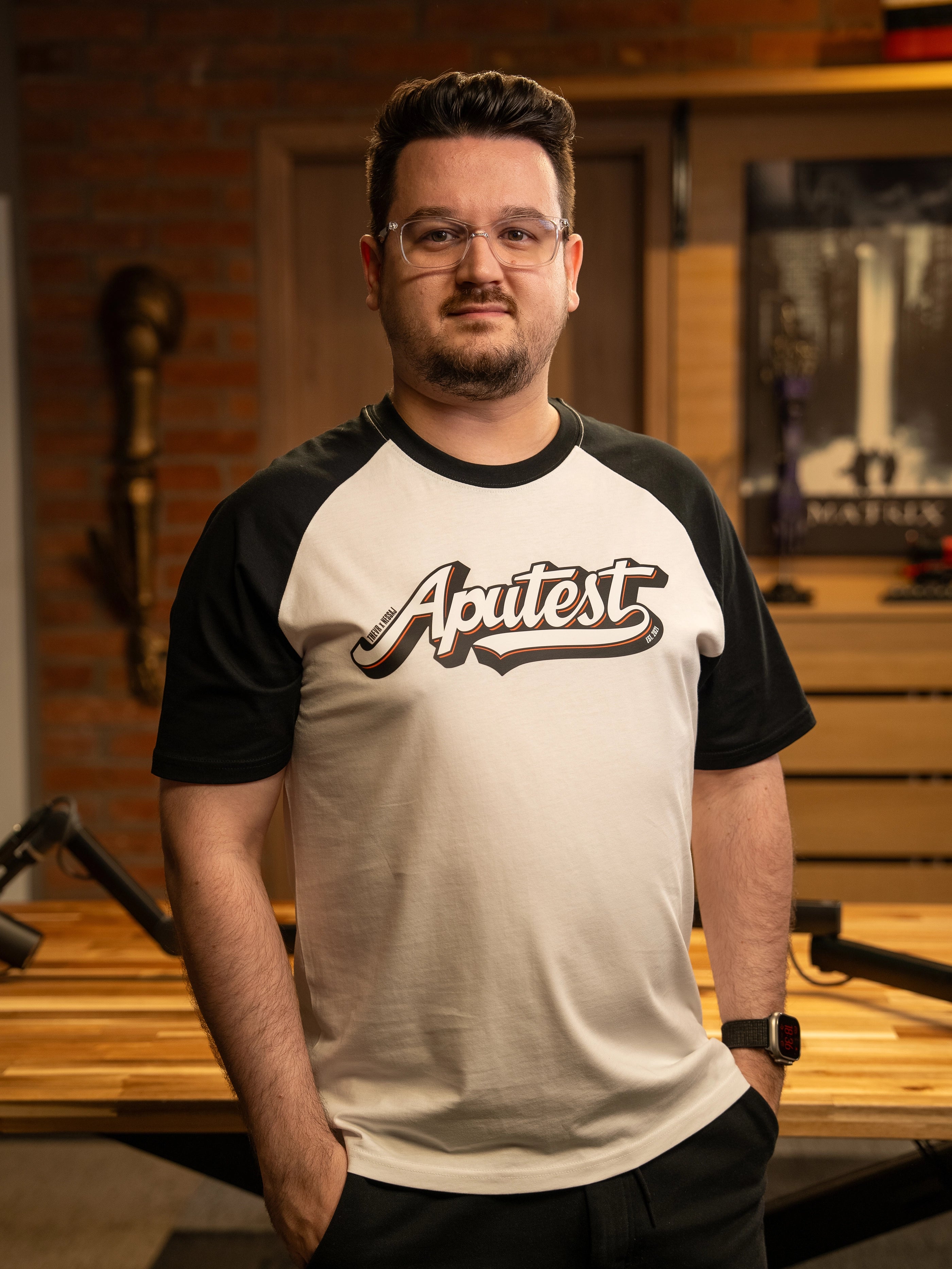 APUTEST | THEVR x NESSAJ férfi póló